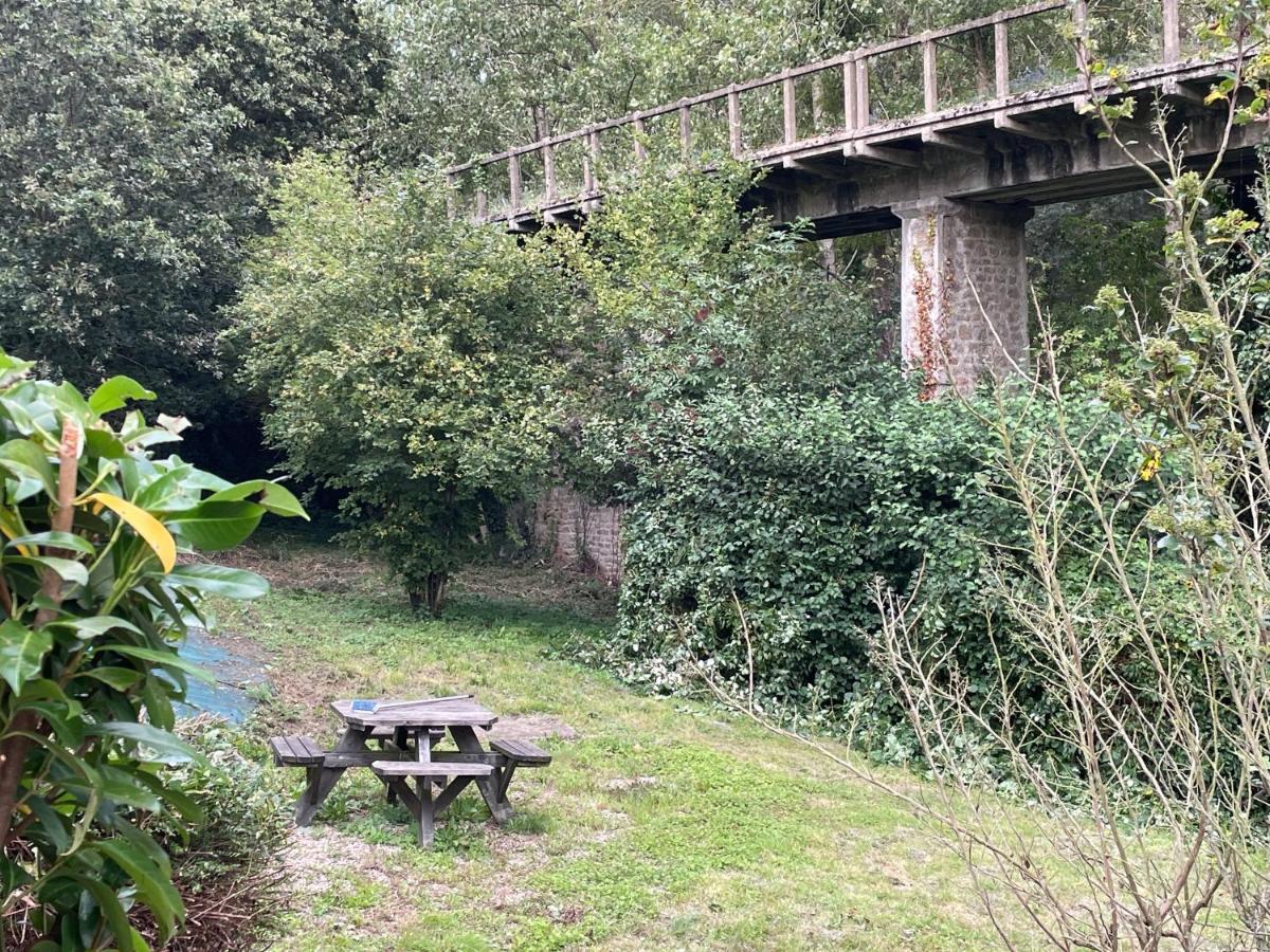 Maison Du Viaduc Du Bout De La Ville Lescouet-Jugon Dış mekan fotoğraf